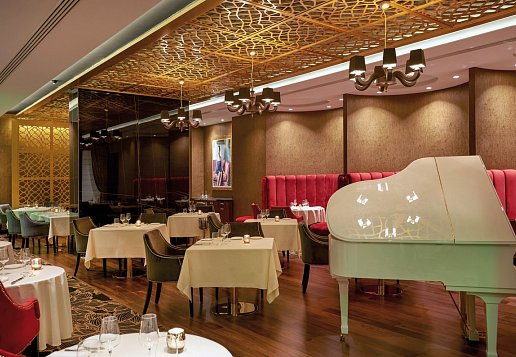 Hotelrestaurant mit Piano