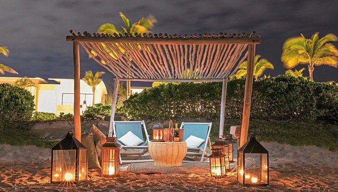 Gemütlicher Platz für zwei am Strand