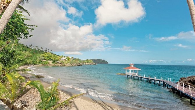 Hoteleigener Strand mit Steg