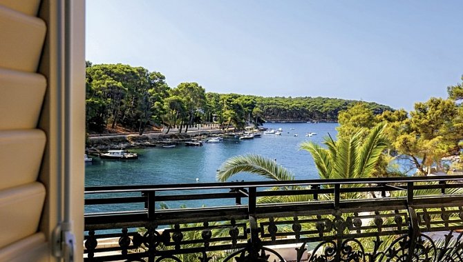 Blick vom Balkon auf Bucht