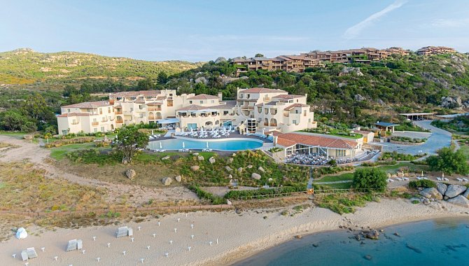 Hotelgebäude am Strand