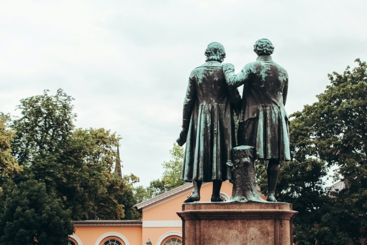 Goethe und Schiller Statue in Weimar