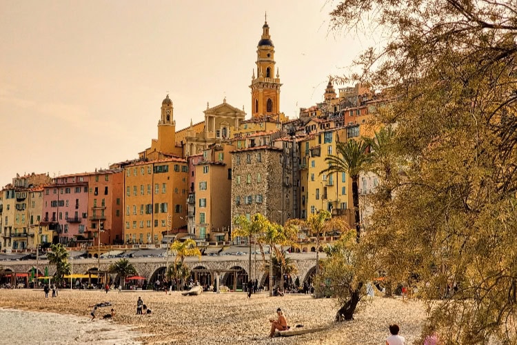 Strandausschnitt der Cote d'Azur