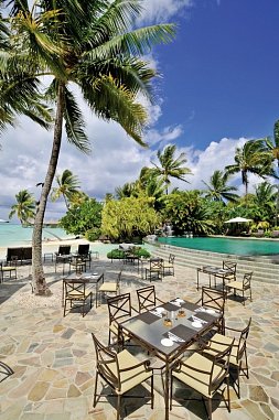 Restaurant und Poolanlage direkt am Strand mit meerblick