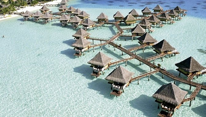 Hotelanlage auf dem Wasser