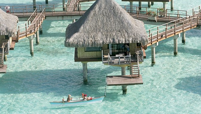 Bungalow über dem Wasser