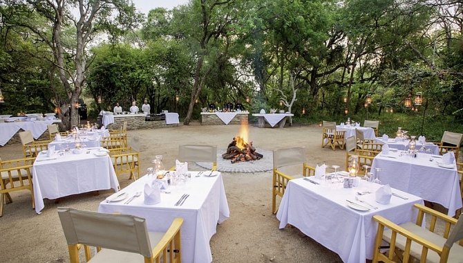 Restaurant mit Lagerfeuer