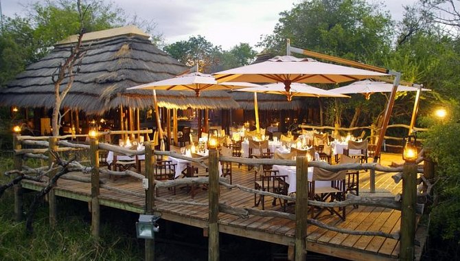 Restaurant auf Veranda