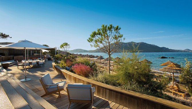 Terrasse mit Ausblick auf Meer