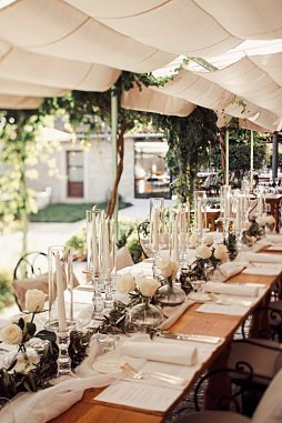 große für Hochzeit gedeckte Tafel
