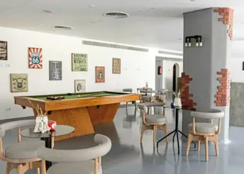 Der moderne Billardtisch.