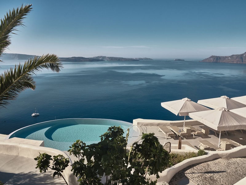 Hotelanlage mit Blick aufs Meer