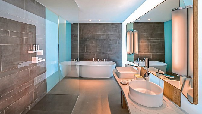 Badezimmer mit Wanne