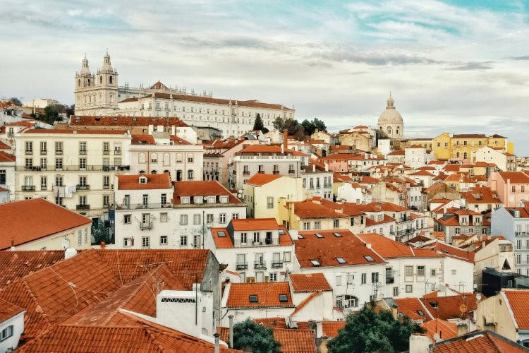 die Dächer von Alfama