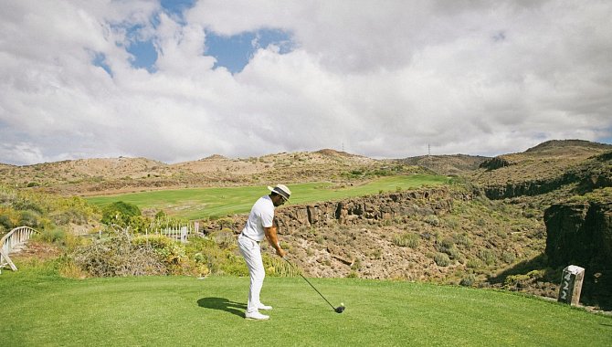 Golfplatz auf dem Jemand Golfspielt