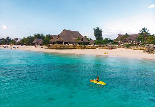 Hotelanlage und Strand