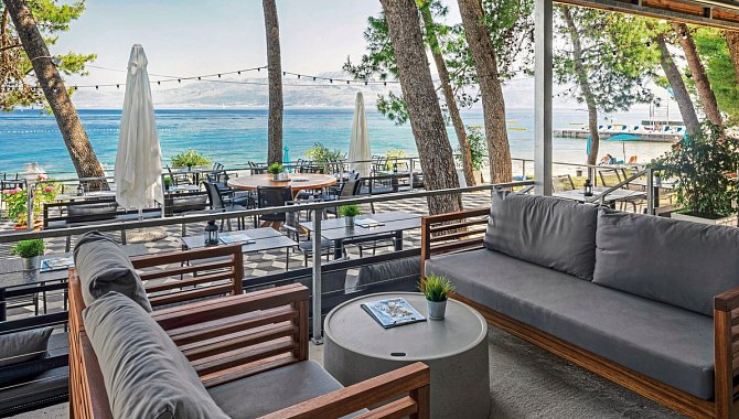 Sitzecke auf terrasse mit Meerblick