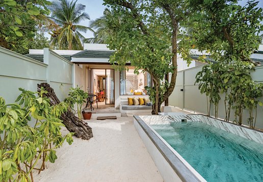 kleiner Garten mit Privatpool