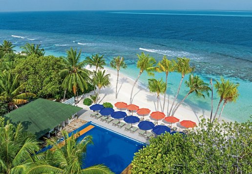 Hotelpool direkt am Strand