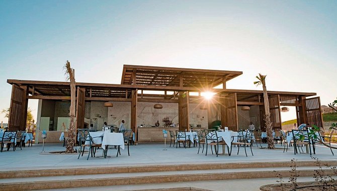 Essensbereich des Hotels, draußen.