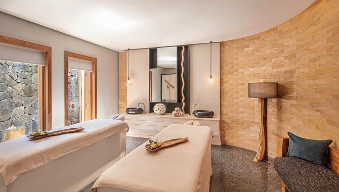 Eleganter Doppel-Behandlungsraum im Spa