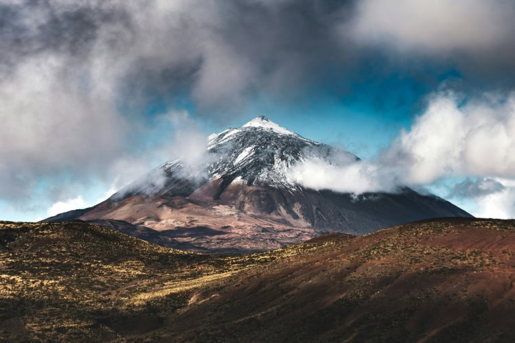 der Pico de Teide mit beschneiter Kuppe