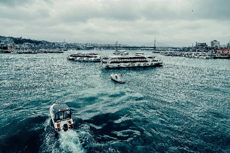 Türkei Istanbul vom Wasser aus