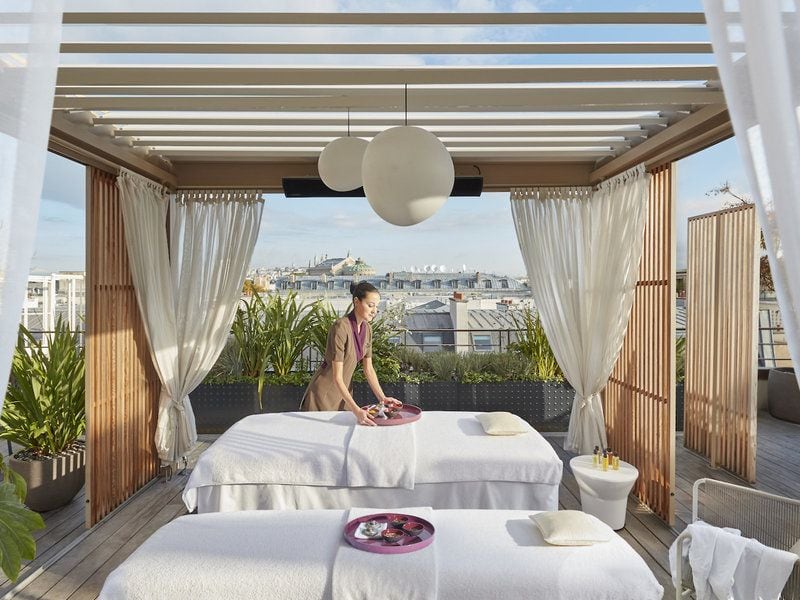 Massageliegen im Außenbereich